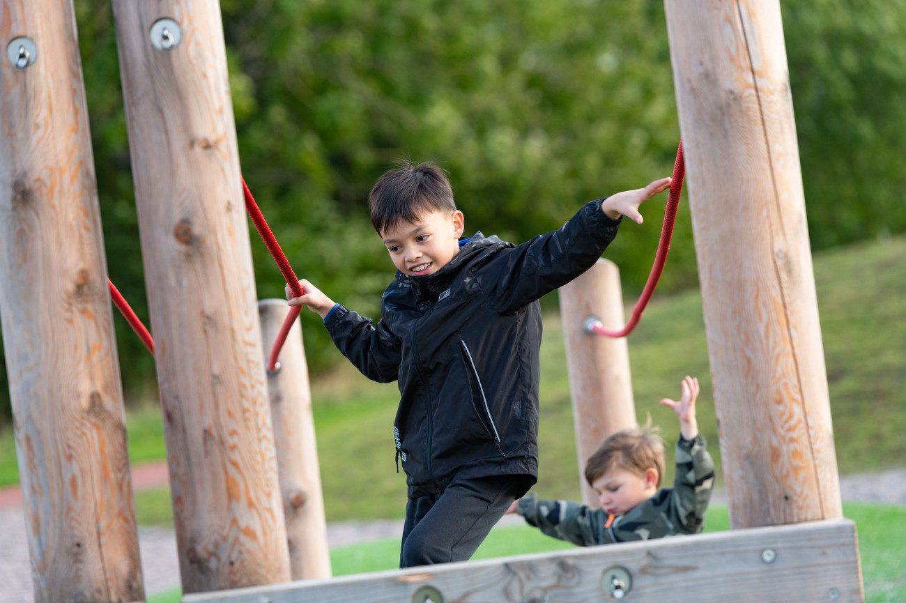 Playground Balancing rope bridge at toryglen play area in Glasgow, Scotland